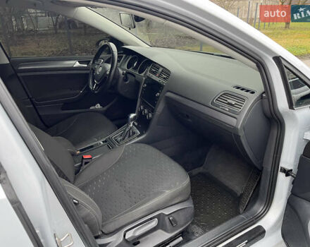 Белый Фольксваген e-Golf, объемом двигателя 0 л и пробегом 142 тыс. км за 12500 $, фото 10 на Automoto.ua