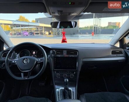 Белый Фольксваген e-Golf, объемом двигателя 0 л и пробегом 132 тыс. км за 12300 $, фото 14 на Automoto.ua