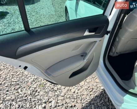 Білий Фольксваген e-Golf, об'ємом двигуна 0 л та пробігом 135 тис. км за 14690 $, фото 25 на Automoto.ua
