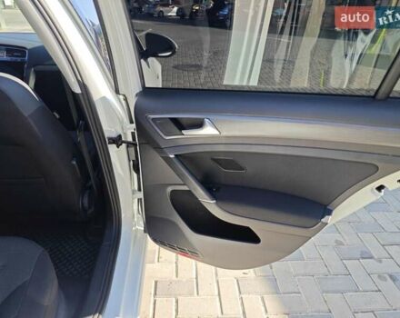Білий Фольксваген e-Golf, об'ємом двигуна 0 л та пробігом 96 тис. км за 13150 $, фото 15 на Automoto.ua