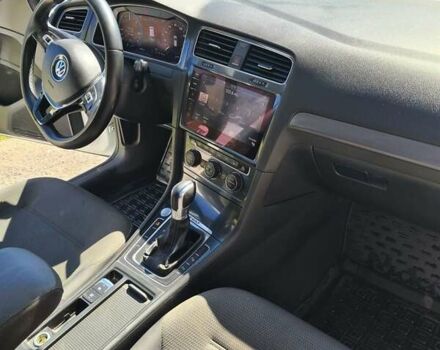 Белый Фольксваген e-Golf, объемом двигателя 0 л и пробегом 136 тыс. км за 19500 $, фото 17 на Automoto.ua
