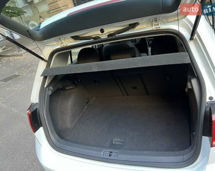 Белый Фольксваген e-Golf, объемом двигателя 0 л и пробегом 55 тыс. км за 12399 $, фото 17 на Automoto.ua