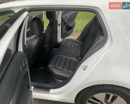 Білий Фольксваген e-Golf, об'ємом двигуна 0 л та пробігом 127 тис. км за 17000 $, фото 5 на Automoto.ua