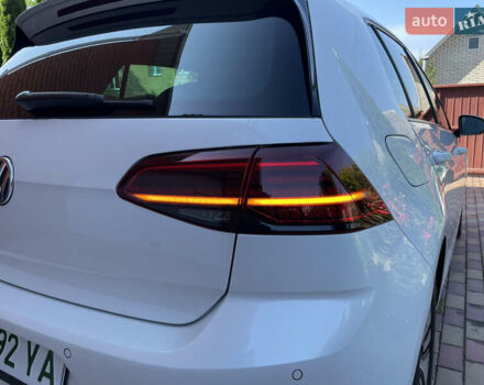 Белый Фольксваген e-Golf, объемом двигателя 0 л и пробегом 90 тыс. км за 14699 $, фото 5 на Automoto.ua