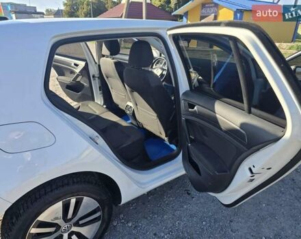 Белый Фольксваген e-Golf, объемом двигателя 0 л и пробегом 130 тыс. км за 11400 $, фото 12 на Automoto.ua
