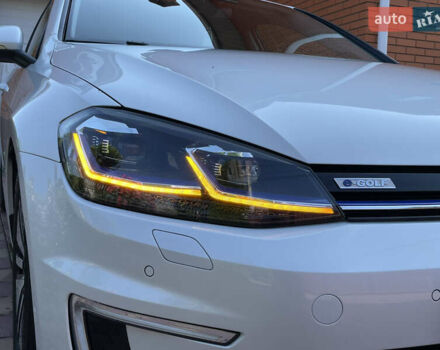 Белый Фольксваген e-Golf, объемом двигателя 0 л и пробегом 90 тыс. км за 14699 $, фото 4 на Automoto.ua