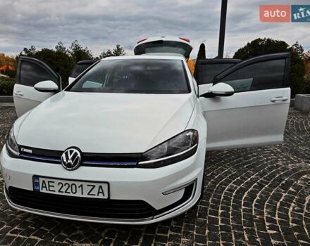 Белый Фольксваген e-Golf, объемом двигателя 0 л и пробегом 101 тыс. км за 12499 $, фото 8 на Automoto.ua