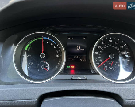 Белый Фольксваген e-Golf, объемом двигателя 0 л и пробегом 55 тыс. км за 12399 $, фото 16 на Automoto.ua