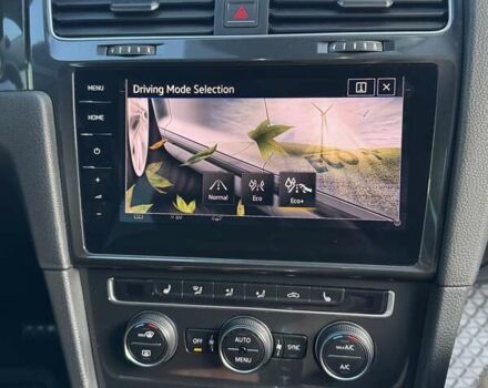 Белый Фольксваген e-Golf, объемом двигателя 0 л и пробегом 120 тыс. км за 13593 $, фото 7 на Automoto.ua