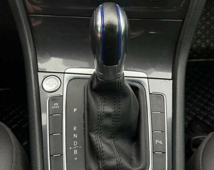 Белый Фольксваген e-Golf, объемом двигателя 0 л и пробегом 97 тыс. км за 11555 $, фото 24 на Automoto.ua