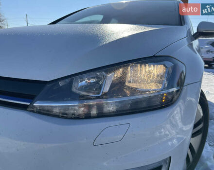 Белый Фольксваген e-Golf, объемом двигателя 0 л и пробегом 56 тыс. км за 11600 $, фото 6 на Automoto.ua