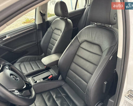 Белый Фольксваген e-Golf, объемом двигателя 0 л и пробегом 84 тыс. км за 14200 $, фото 60 на Automoto.ua