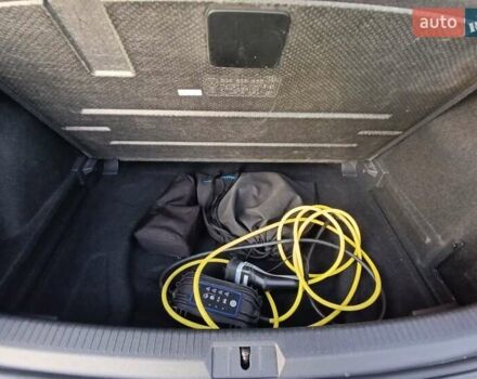 Белый Фольксваген e-Golf, объемом двигателя 0 л и пробегом 130 тыс. км за 13200 $, фото 17 на Automoto.ua