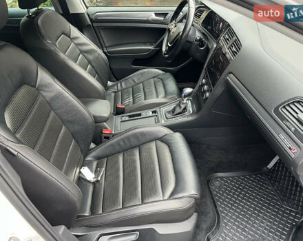 Белый Фольксваген e-Golf, объемом двигателя 0 л и пробегом 137 тыс. км за 12999 $, фото 31 на Automoto.ua