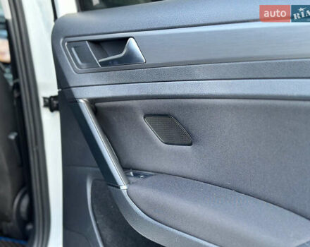 Белый Фольксваген e-Golf, объемом двигателя 0 л и пробегом 61 тыс. км за 14500 $, фото 30 на Automoto.ua