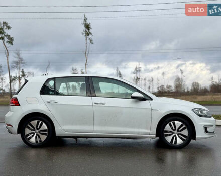 Білий Фольксваген e-Golf, об'ємом двигуна 0 л та пробігом 90 тис. км за 12950 $, фото 5 на Automoto.ua