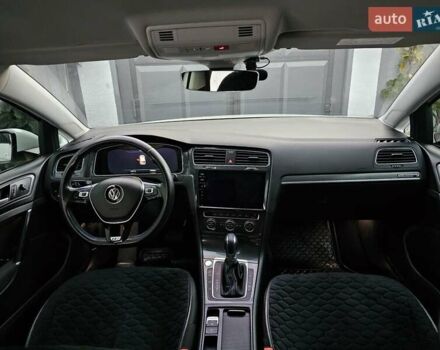 Білий Фольксваген e-Golf, об'ємом двигуна 0 л та пробігом 112 тис. км за 15950 $, фото 65 на Automoto.ua