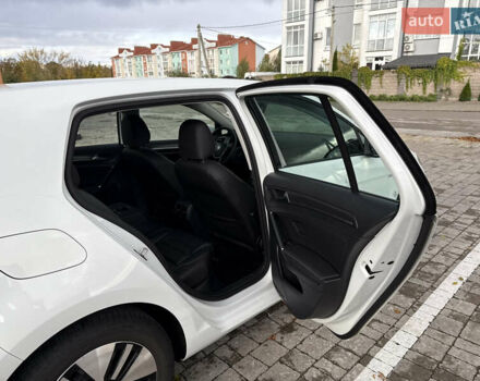 Белый Фольксваген e-Golf, объемом двигателя 0 л и пробегом 84 тыс. км за 14200 $, фото 87 на Automoto.ua
