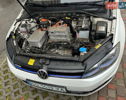 Белый Фольксваген e-Golf, объемом двигателя 0 л и пробегом 167 тыс. км за 13500 $, фото 18 на Automoto.ua
