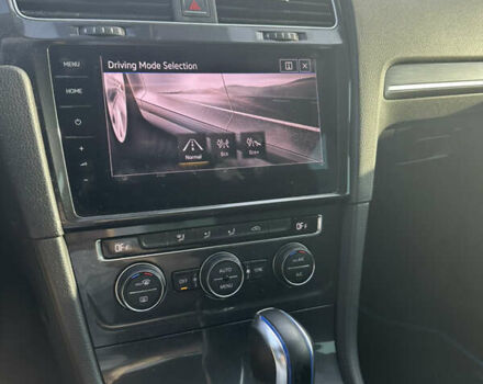 Белый Фольксваген e-Golf, объемом двигателя 0 л и пробегом 156 тыс. км за 12300 $, фото 5 на Automoto.ua