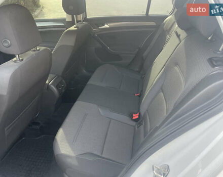 Белый Фольксваген e-Golf, объемом двигателя 0 л и пробегом 95 тыс. км за 13600 $, фото 7 на Automoto.ua