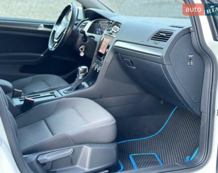 Белый Фольксваген e-Golf, объемом двигателя 0 л и пробегом 61 тыс. км за 14500 $, фото 31 на Automoto.ua