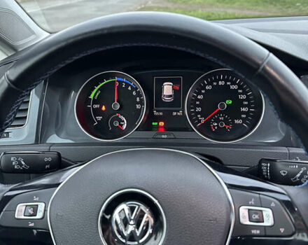 Белый Фольксваген e-Golf, объемом двигателя 0 л и пробегом 15 тыс. км за 23000 $, фото 5 на Automoto.ua