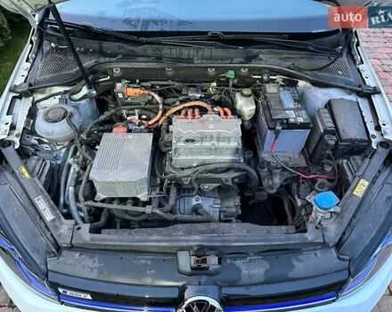 Белый Фольксваген e-Golf, объемом двигателя 0 л и пробегом 97 тыс. км за 15500 $, фото 2 на Automoto.ua