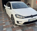 Белый Фольксваген e-Golf, объемом двигателя 0 л и пробегом 92 тыс. км за 15000 $, фото 1 на Automoto.ua