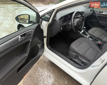 Белый Фольксваген e-Golf, объемом двигателя 0 л и пробегом 110 тыс. км за 13600 $, фото 2 на Automoto.ua
