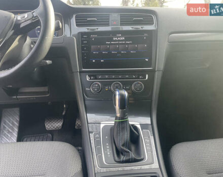 Белый Фольксваген e-Golf, объемом двигателя 0 л и пробегом 95 тыс. км за 13600 $, фото 5 на Automoto.ua