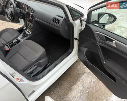 Белый Фольксваген e-Golf, объемом двигателя 0 л и пробегом 110 тыс. км за 13600 $, фото 8 на Automoto.ua