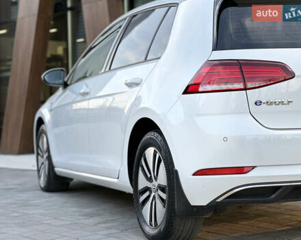 Белый Фольксваген e-Golf, объемом двигателя 0 л и пробегом 61 тыс. км за 14500 $, фото 3 на Automoto.ua