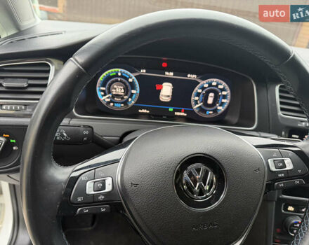 Белый Фольксваген e-Golf, объемом двигателя 0 л и пробегом 110 тыс. км за 13600 $, фото 3 на Automoto.ua