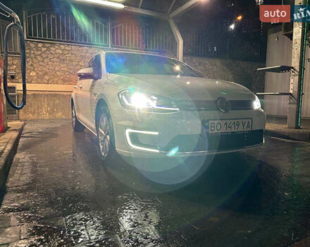 Белый Фольксваген e-Golf, объемом двигателя 0 л и пробегом 167 тыс. км за 13500 $, фото 2 на Automoto.ua
