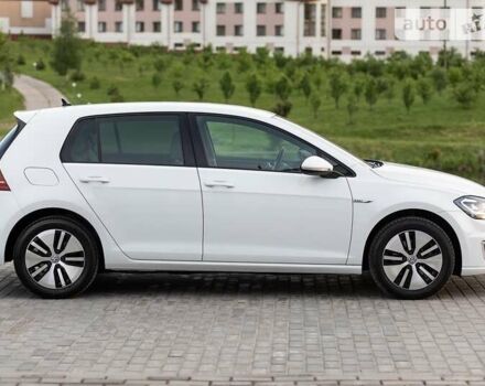 Білий Фольксваген e-Golf, об'ємом двигуна 0 л та пробігом 78 тис. км за 21800 $, фото 11 на Automoto.ua