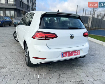 Белый Фольксваген e-Golf, объемом двигателя 0 л и пробегом 56 тыс. км за 13200 $, фото 18 на Automoto.ua