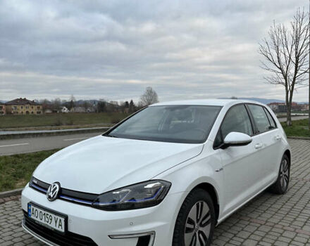 Белый Фольксваген e-Golf, объемом двигателя 0 л и пробегом 15 тыс. км за 23000 $, фото 1 на Automoto.ua