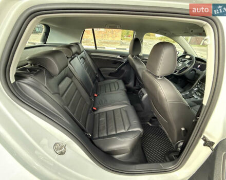 Белый Фольксваген e-Golf, объемом двигателя 0 л и пробегом 84 тыс. км за 14200 $, фото 90 на Automoto.ua
