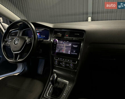 Білий Фольксваген e-Golf, об'ємом двигуна 0 л та пробігом 60 тис. км за 15490 $, фото 7 на Automoto.ua