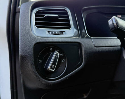 Белый Фольксваген e-Golf, объемом двигателя 0 л и пробегом 96 тыс. км за 15500 $, фото 22 на Automoto.ua