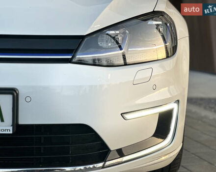 Белый Фольксваген e-Golf, объемом двигателя 0 л и пробегом 61 тыс. км за 14500 $, фото 12 на Automoto.ua
