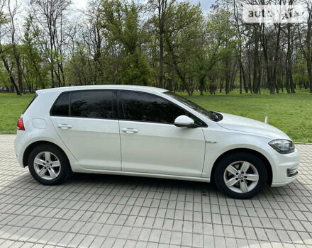 Білий Фольксваген e-Golf, об'ємом двигуна 0 л та пробігом 93 тис. км за 16400 $, фото 4 на Automoto.ua