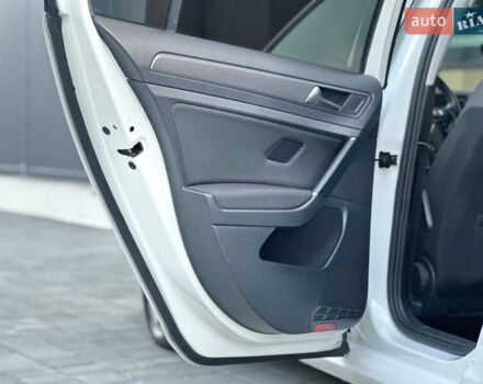 Белый Фольксваген e-Golf, объемом двигателя 0 л и пробегом 61 тыс. км за 14500 $, фото 23 на Automoto.ua