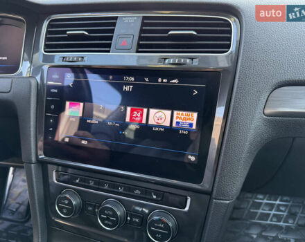 Белый Фольксваген e-Golf, объемом двигателя 0 л и пробегом 96 тыс. км за 15500 $, фото 20 на Automoto.ua