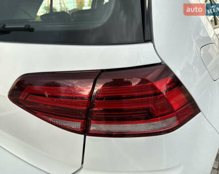 Белый Фольксваген e-Golf, объемом двигателя 0 л и пробегом 84 тыс. км за 14200 $, фото 16 на Automoto.ua