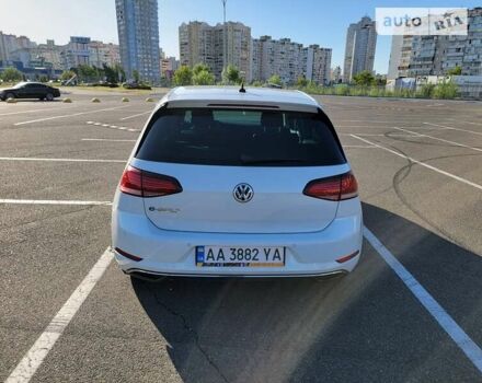 Белый Фольксваген e-Golf, объемом двигателя 0 л и пробегом 89 тыс. км за 15300 $, фото 8 на Automoto.ua