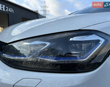 Белый Фольксваген e-Golf, объемом двигателя 0 л и пробегом 96 тыс. км за 15500 $, фото 9 на Automoto.ua