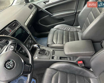 Белый Фольксваген e-Golf, объемом двигателя 0 л и пробегом 167 тыс. км за 13500 $, фото 16 на Automoto.ua