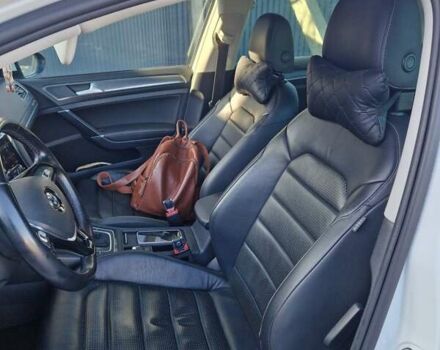 Белый Фольксваген e-Golf, объемом двигателя 0 л и пробегом 125 тыс. км за 13700 $, фото 5 на Automoto.ua